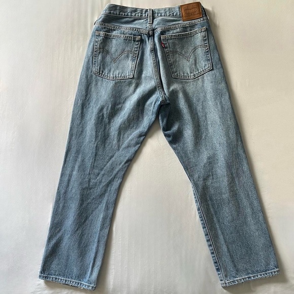 Levi’s Light Washed Straight Leg Jeans - Picture 7 of 7